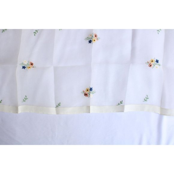 Cotton Batiste Table Runner Dresser Scarf Sheer Embroidered Floral 88070 - Picture 3 of 4